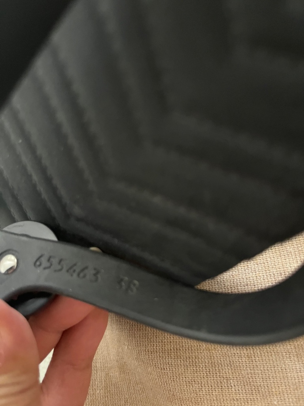 Gucci Black Pascar Chevron Logo Rubber Flip Flops size 8 - Picture 7 of 10